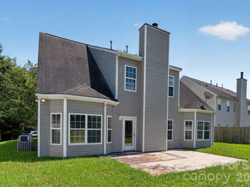3006 Royal Troon Drive, Matthews, NC 28104.  MLS# CAR4418577, YatesRealty ID 46988. 