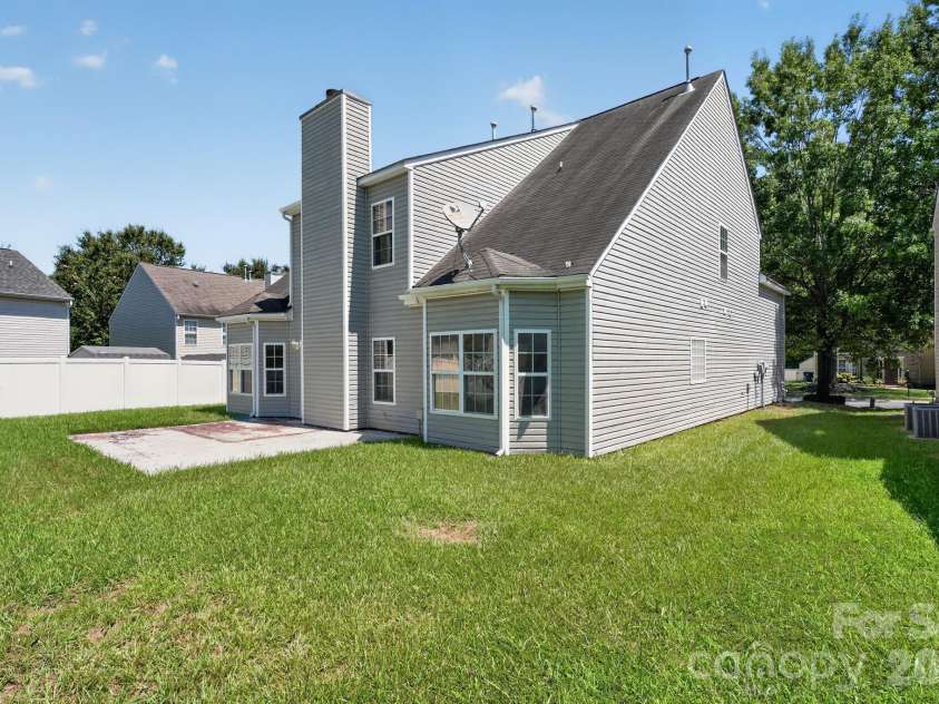 3006 Royal Troon Drive, Matthews, NC 28104.  MLS# CAR4418577, YatesRealty ID 46988. 
