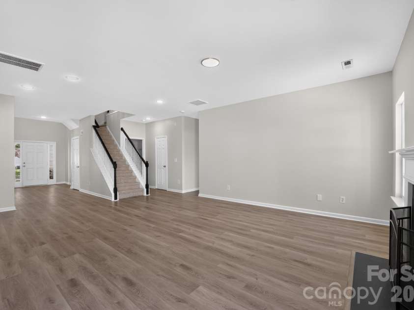 3006 Royal Troon Drive, Matthews, NC 28104.  MLS# CAR4418577, YatesRealty ID 46988. 