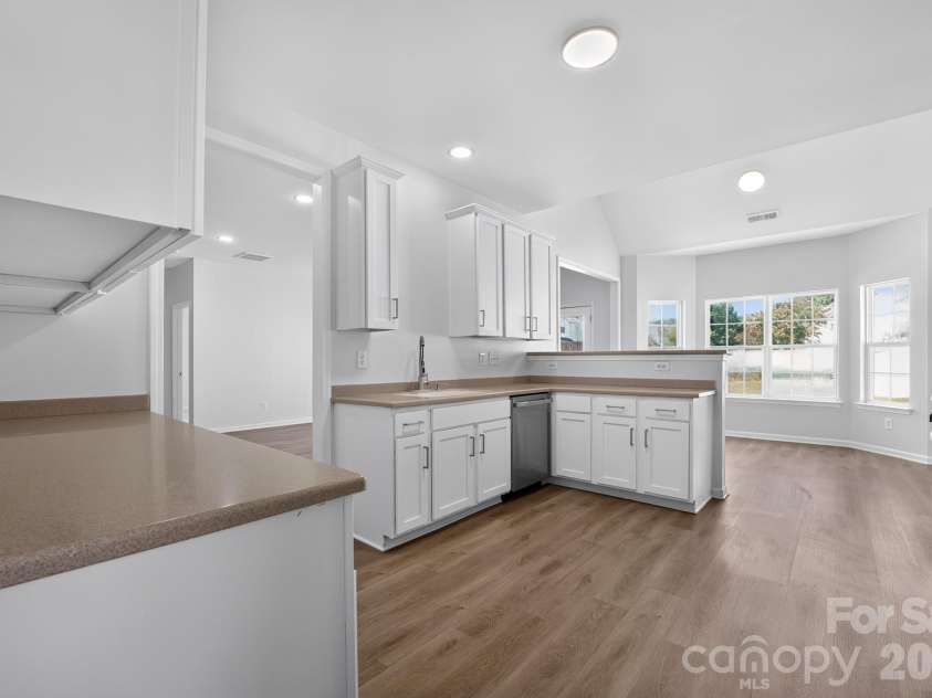 3006 Royal Troon Drive, Matthews, NC 28104.  MLS# CAR4418577, YatesRealty ID 46988. 