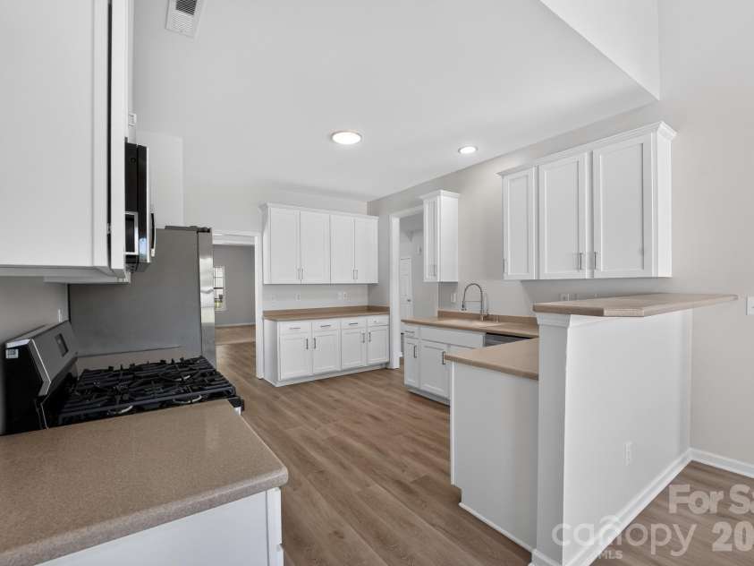 3006 Royal Troon Drive, Matthews, NC 28104.  MLS# CAR4418577, YatesRealty ID 46988. 