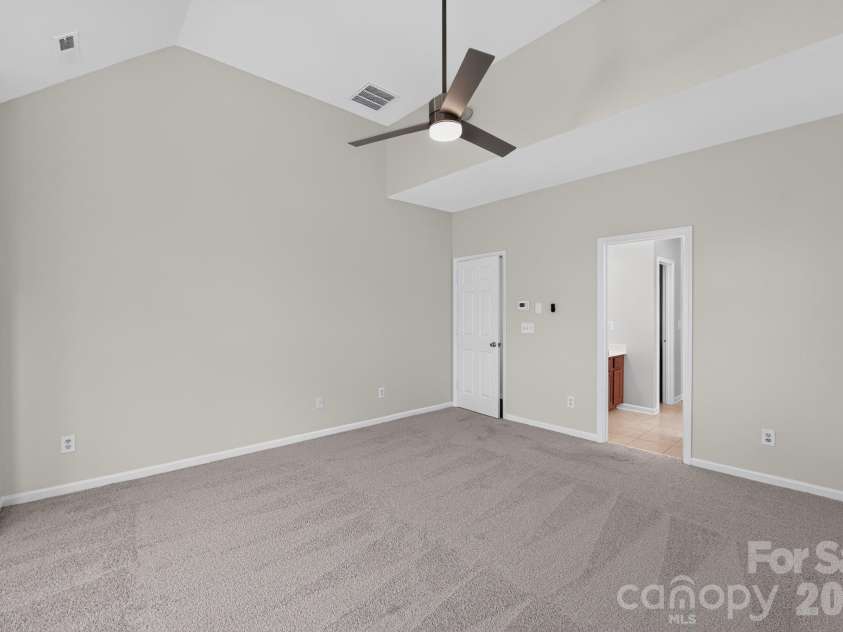 3006 Royal Troon Drive, Matthews, NC 28104.  MLS# CAR4418577, YatesRealty ID 46988. 