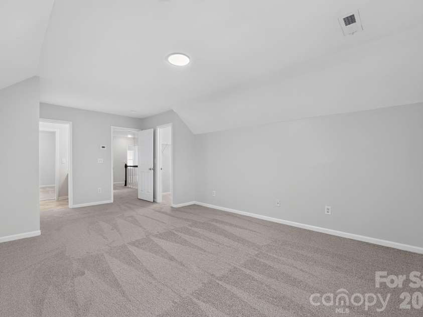 3006 Royal Troon Drive, Matthews, NC 28104.  MLS# CAR4418577, YatesRealty ID 46988. 