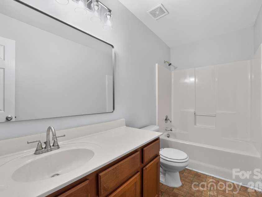 3006 Royal Troon Drive, Matthews, NC 28104.  MLS# CAR4418577, YatesRealty ID 46988. 