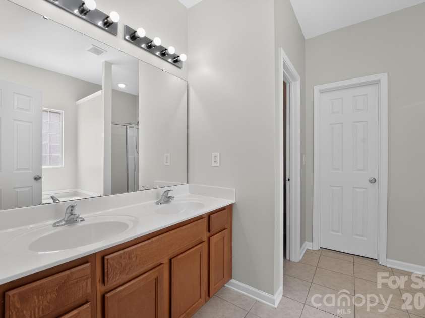 3006 Royal Troon Drive, Matthews, NC 28104.  MLS# CAR4418577, YatesRealty ID 46988. 