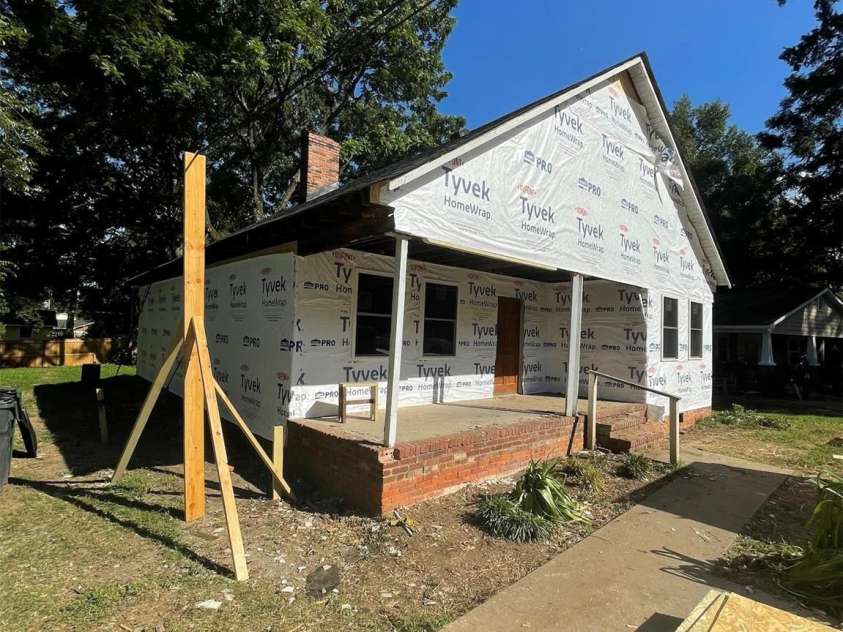 1804 Kennesaw Drive, Charlotte, NC 28216.  MLS# CAR4418672, YatesRealty ID 46989. 