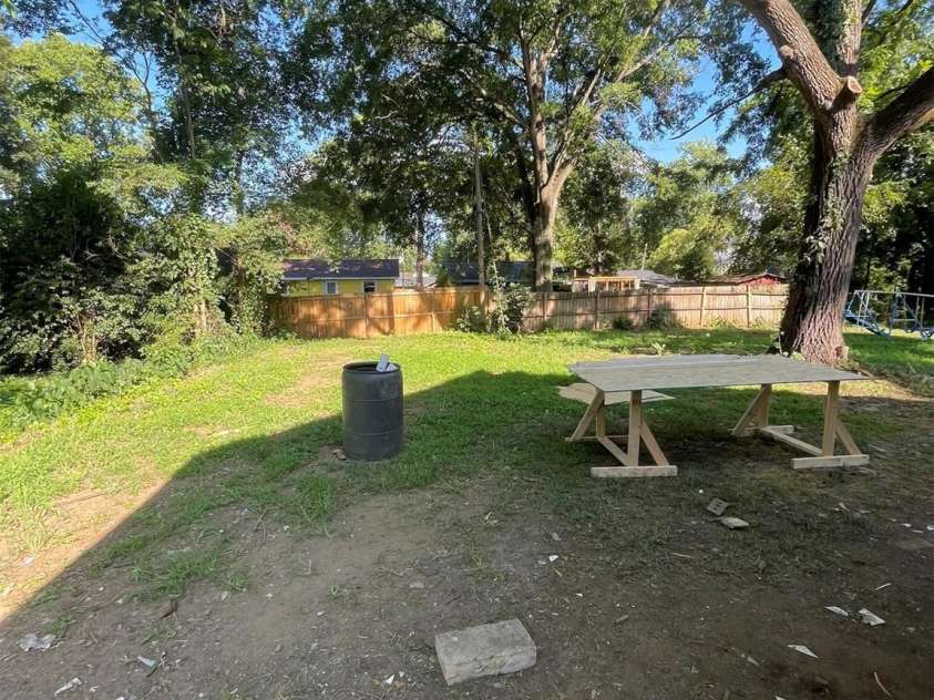 1804 Kennesaw Drive, Charlotte, NC 28216.  MLS# CAR4418672, YatesRealty ID 46989. 