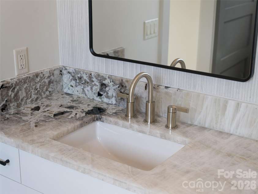 24 Watchman Drive, Hendersonville, NC 28791.  MLS# CAR4215455, YatesRealty ID 4699. Granite Countertops