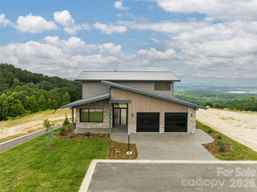 24 Watchman Drive, Hendersonville, NC 28791.  MLS# CAR4417111, YatesRealty ID 4699. 