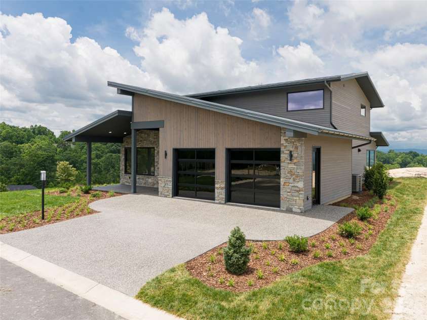 24 Watchman Drive, Hendersonville, NC 28791.  MLS# CAR4417111, YatesRealty ID 4699. 
