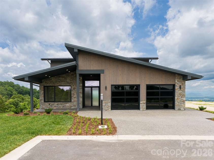 24 Watchman Drive, Hendersonville, NC 28791.  MLS# CAR4417111, YatesRealty ID 4699. 