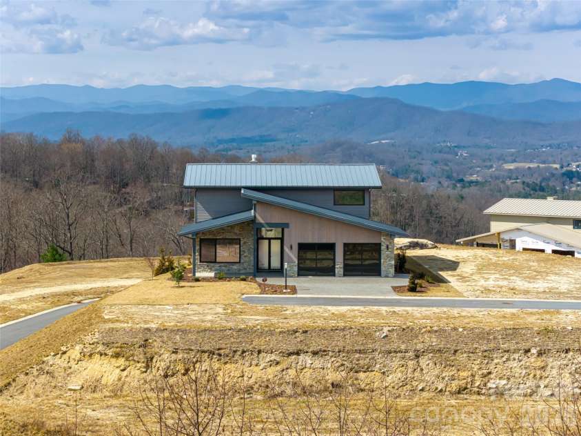 24 Watchman Drive, Hendersonville, NC 28791.  MLS# CAR4417111, YatesRealty ID 4699. 