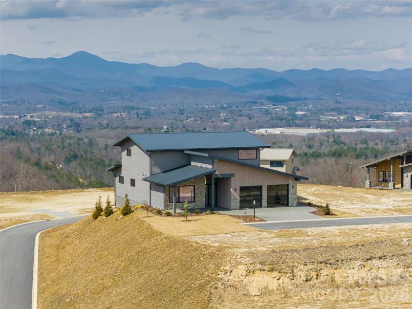 24 Watchman Drive, Hendersonville, NC 28791.  MLS# CAR4417111, YatesRealty ID 4699. 