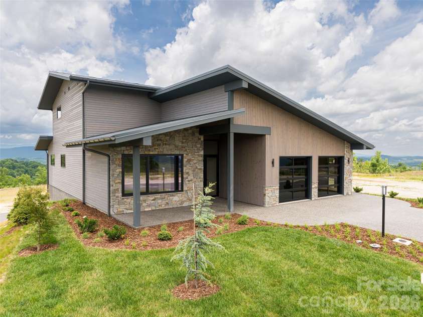 24 Watchman Drive, Hendersonville, NC 28791.  MLS# CAR4417111, YatesRealty ID 4699. 