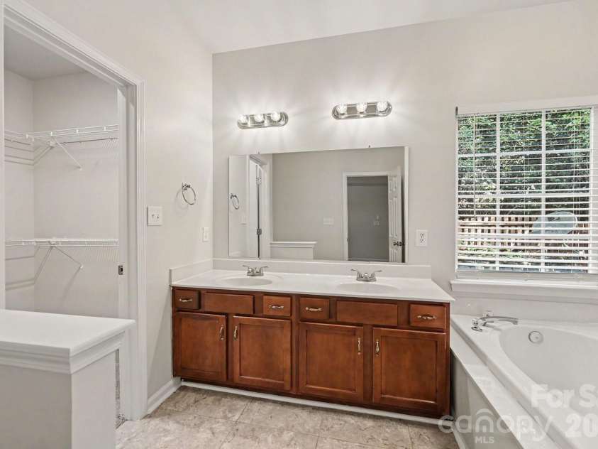 400 Amersham Lane, Waxhaw, NC 28173.  MLS# CAR4418171, YatesRealty ID 46990. 