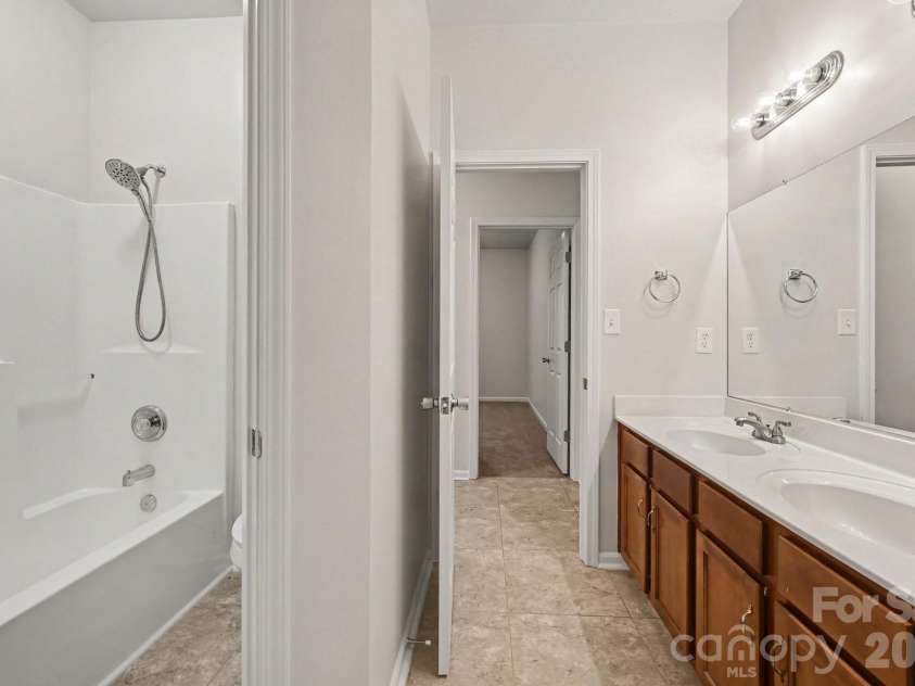 400 Amersham Lane, Waxhaw, NC 28173.  MLS# CAR4418171, YatesRealty ID 46990. 