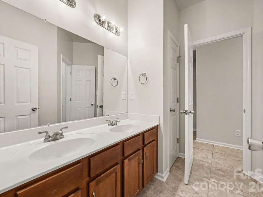 400 Amersham Lane, Waxhaw, NC 28173.  MLS# CAR4418171, YatesRealty ID 46990. 