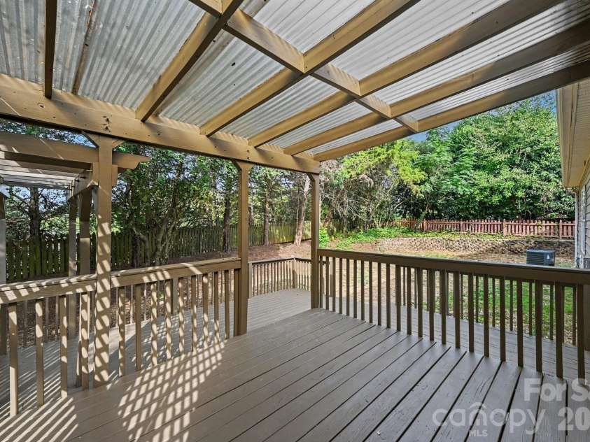 400 Amersham Lane, Waxhaw, NC 28173.  MLS# CAR4418171, YatesRealty ID 46990. 