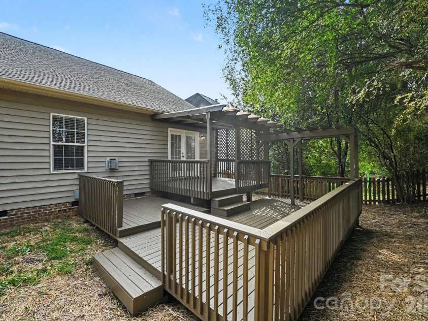 400 Amersham Lane, Waxhaw, NC 28173.  MLS# CAR4418171, YatesRealty ID 46990. 