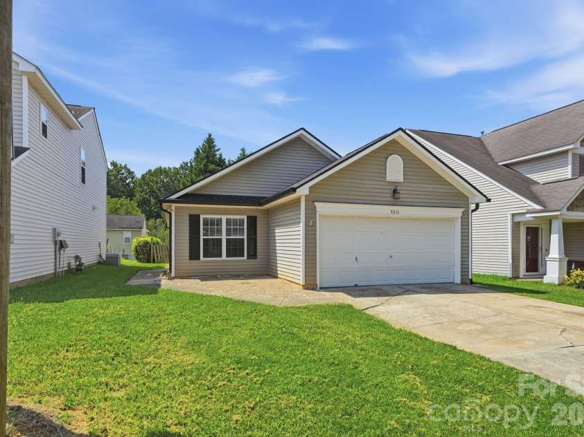 5816 Wallace Avenue, Charlotte, NC 28212.  MLS# CAR4418363, YatesRealty ID 46991. 