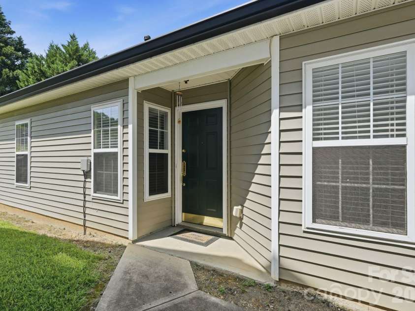 5816 Wallace Avenue, Charlotte, NC 28212.  MLS# CAR4418363, YatesRealty ID 46991. 