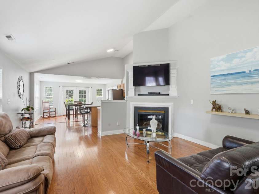 5816 Wallace Avenue, Charlotte, NC 28212.  MLS# CAR4418363, YatesRealty ID 46991. 