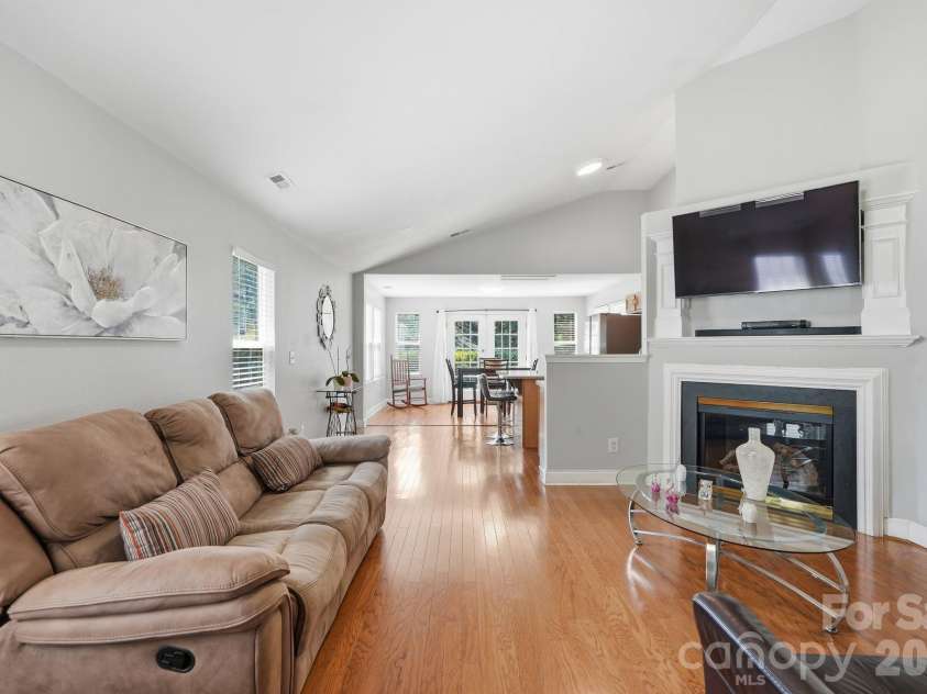 5816 Wallace Avenue, Charlotte, NC 28212.  MLS# CAR4418363, YatesRealty ID 46991. 