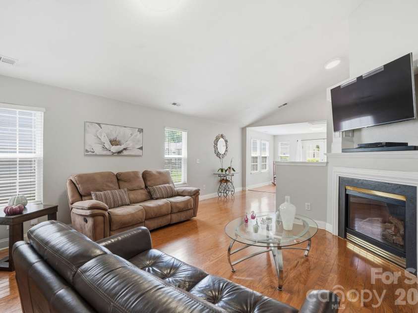 5816 Wallace Avenue, Charlotte, NC 28212.  MLS# CAR4418363, YatesRealty ID 46991. 