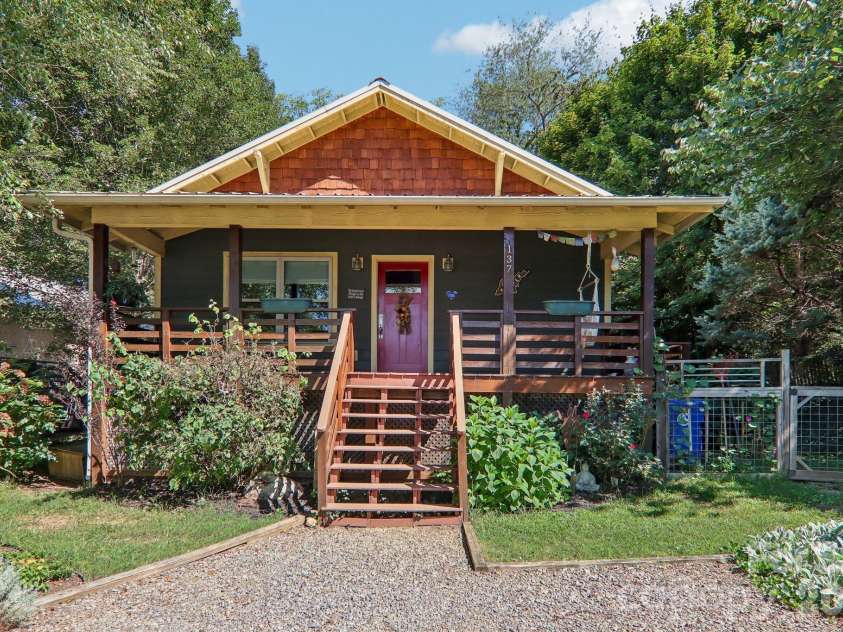 137 Sulphur Springs Road, Asheville, NC 28806.  MLS# CAR4417643, YatesRealty ID 46992. 