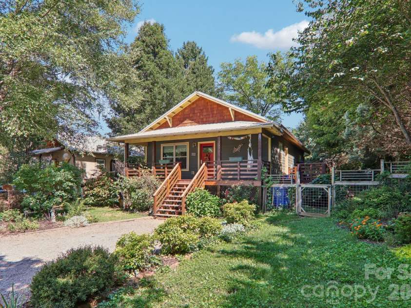 137 Sulphur Springs Road, Asheville, NC 28806.  MLS# CAR4417643, YatesRealty ID 46992. 