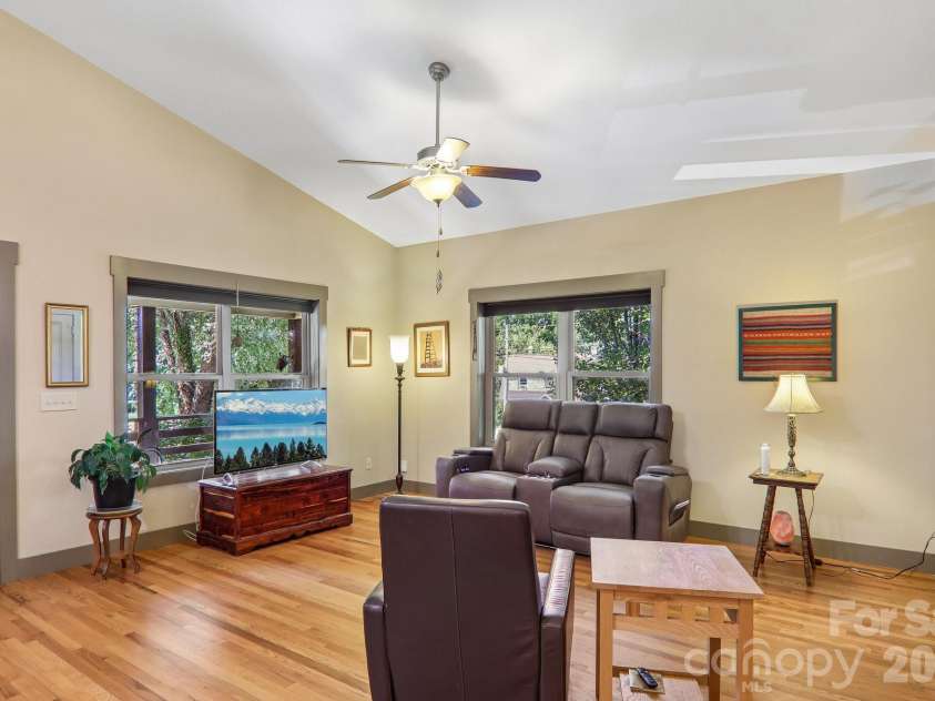 137 Sulphur Springs Road, Asheville, NC 28806.  MLS# CAR4417643, YatesRealty ID 46992. 