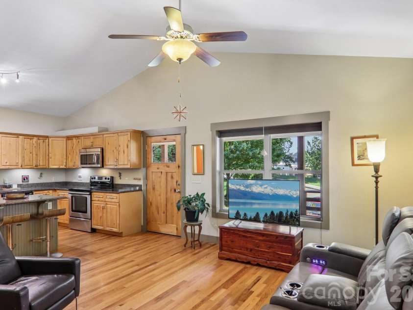 137 Sulphur Springs Road, Asheville, NC 28806.  MLS# CAR4417643, YatesRealty ID 46992. 