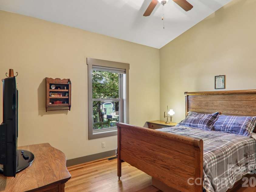 137 Sulphur Springs Road, Asheville, NC 28806.  MLS# CAR4417643, YatesRealty ID 46992. 