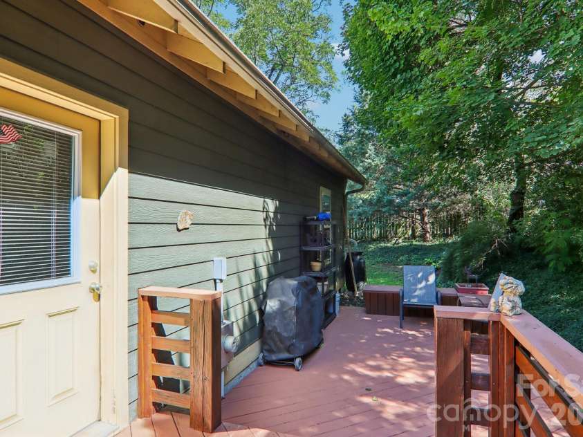 137 Sulphur Springs Road, Asheville, NC 28806.  MLS# CAR4417643, YatesRealty ID 46992. 