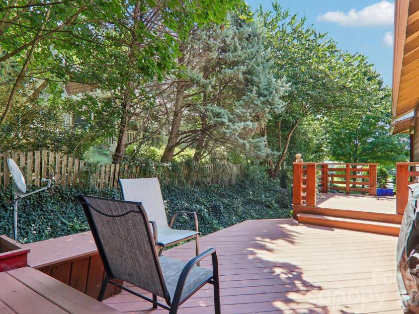 137 Sulphur Springs Road, Asheville, NC 28806.  MLS# CAR4417643, YatesRealty ID 46992. 