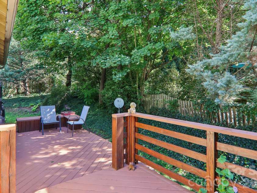 137 Sulphur Springs Road, Asheville, NC 28806.  MLS# CAR4417643, YatesRealty ID 46992. 