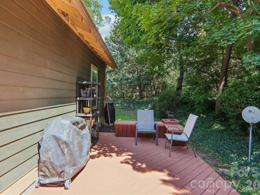 137 Sulphur Springs Road, Asheville, NC 28806.  MLS# CAR4417643, YatesRealty ID 46992. 