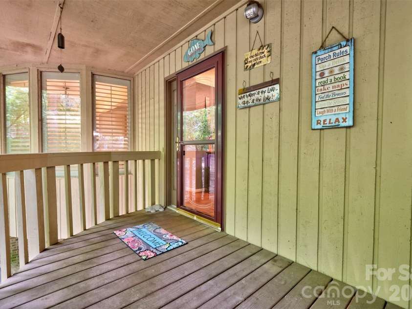 9 Cove Road, Lake Wylie, SC 29710.  MLS# CAR4418625, YatesRealty ID 46996. 
