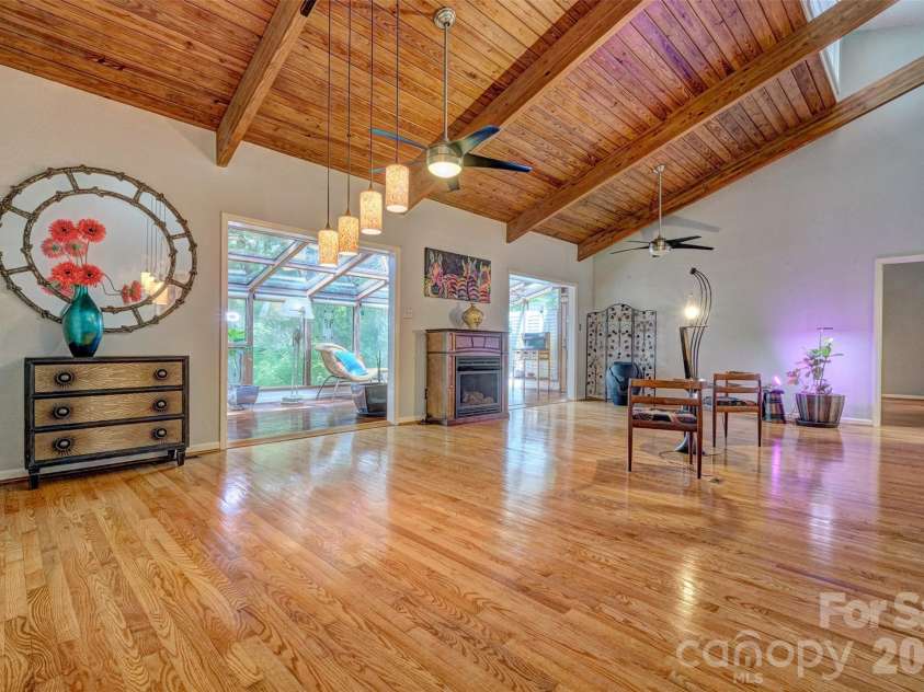 9 Cove Road, Lake Wylie, SC 29710.  MLS# CAR4418625, YatesRealty ID 46996. 