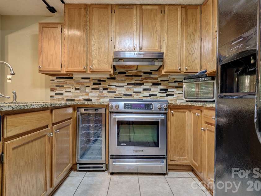 9 Cove Road, Lake Wylie, SC 29710.  MLS# CAR4418625, YatesRealty ID 46996. 