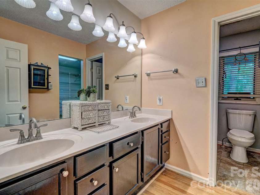9 Cove Road, Lake Wylie, SC 29710.  MLS# CAR4418625, YatesRealty ID 46996. 