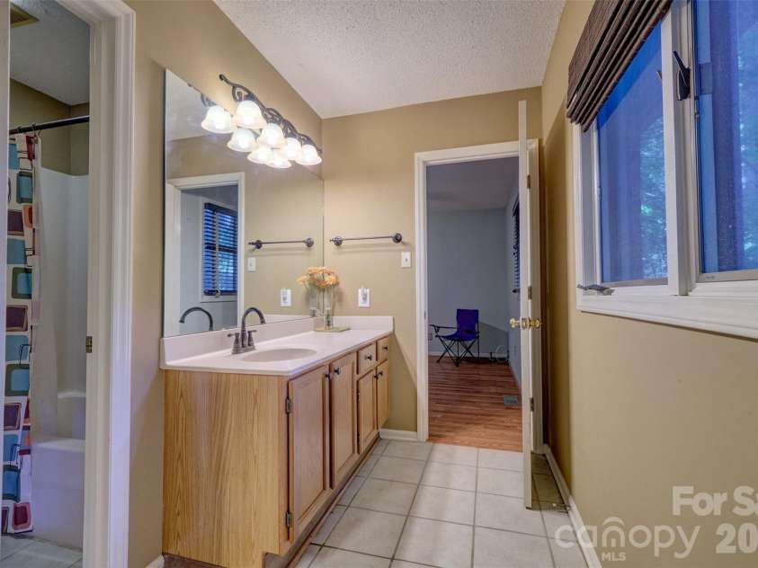 9 Cove Road, Lake Wylie, SC 29710.  MLS# CAR4418625, YatesRealty ID 46996. 