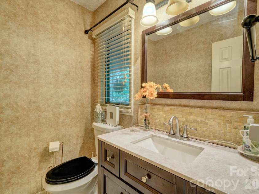 9 Cove Road, Lake Wylie, SC 29710.  MLS# CAR4418625, YatesRealty ID 46996. 