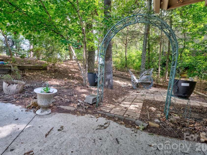 9 Cove Road, Lake Wylie, SC 29710.  MLS# CAR4418625, YatesRealty ID 46996. 