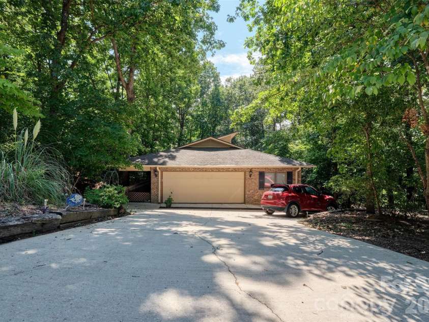 9 Cove Road, Lake Wylie, SC 29710.  MLS# CAR4418625, YatesRealty ID 46996. 