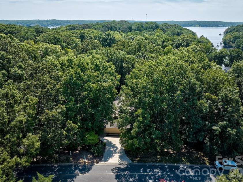 9 Cove Road, Lake Wylie, SC 29710.  MLS# CAR4418625, YatesRealty ID 46996. 