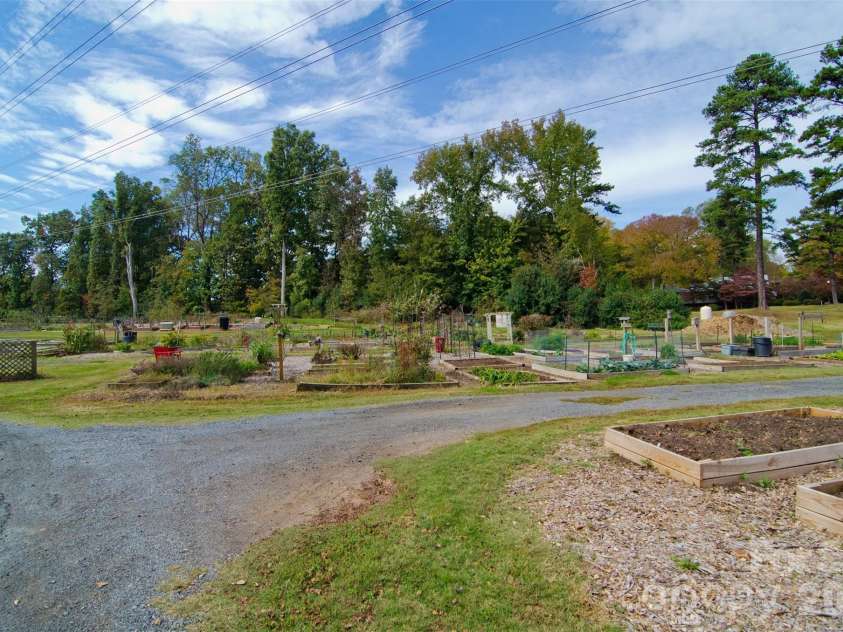 9 Cove Road, Lake Wylie, SC 29710.  MLS# CAR4418625, YatesRealty ID 46996. 