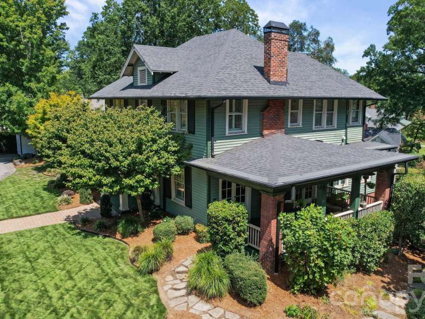 424 York Street, Gastonia, NC 28052.  MLS# CAR4417624, YatesRealty ID 46997. 