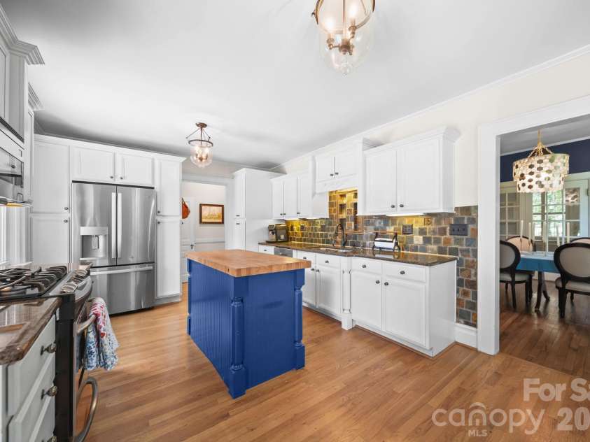 424 York Street, Gastonia, NC 28052.  MLS# CAR4417624, YatesRealty ID 46997. 