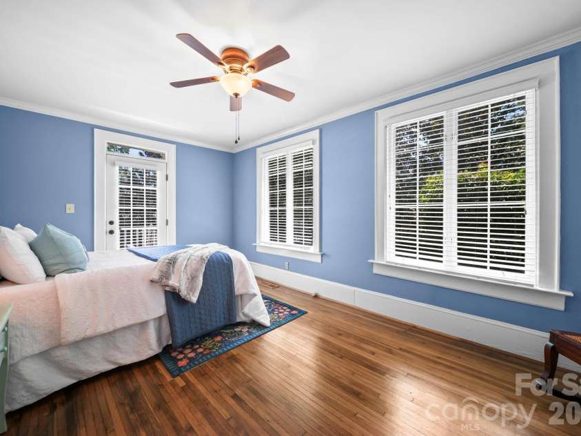 424 York Street, Gastonia, NC 28052.  MLS# CAR4417624, YatesRealty ID 46997. 